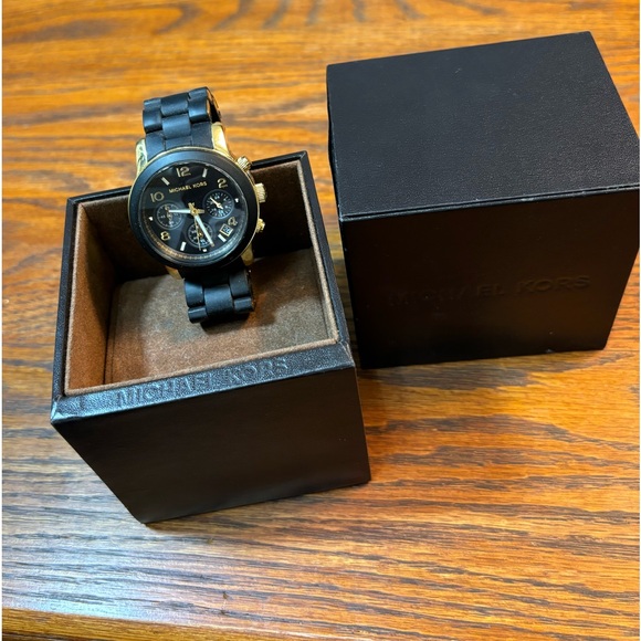 Michael Kors Woman’s Matte Black And Gold Runway Watch # 5191 With Original Box - Picture 1 of 14